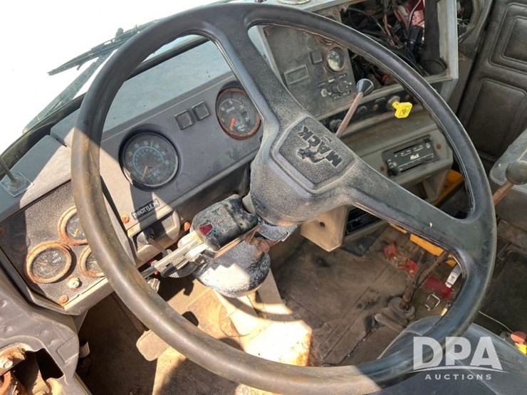 1995-mack-rd600gk-image-48