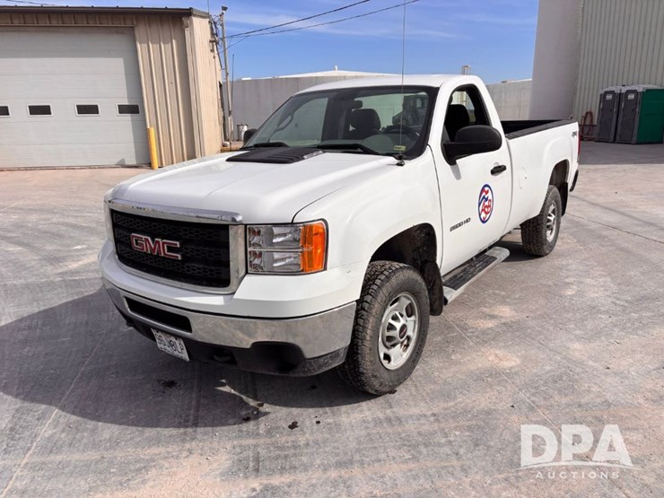 2012-gmc-sierra-2500-image-2