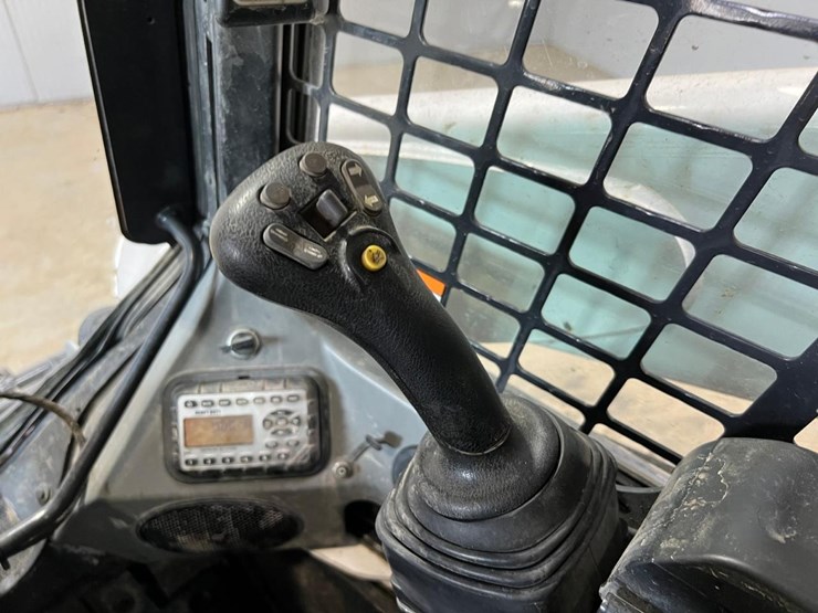 2021-bobcat-t770-image-29
