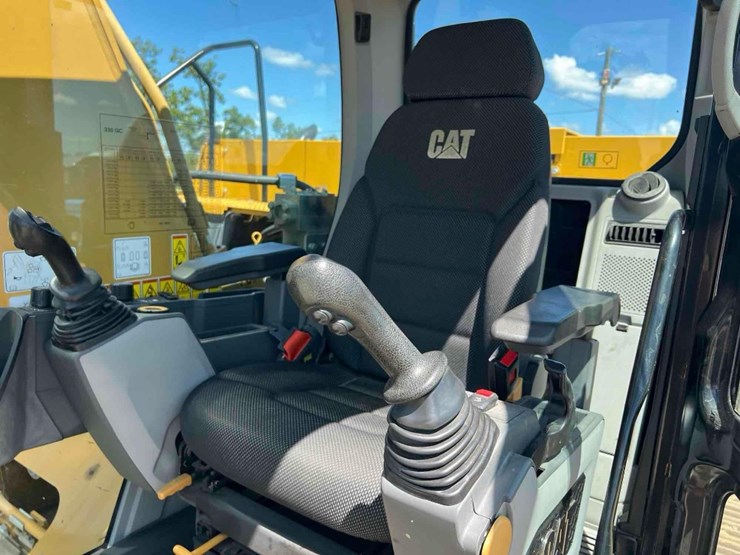 2019-caterpillar-330gc-image-38