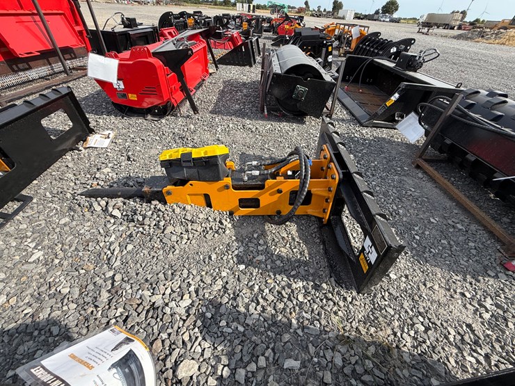 #2000-•-#26321-•-unused-giyi-skid-steer-breaker-psc6802507143-image-11