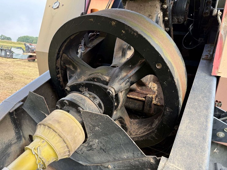 new-holland-590-image-16