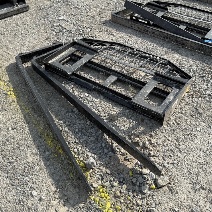 #2000 • #26289 • Unused GIYI GY-DHX Skid Steer Forks