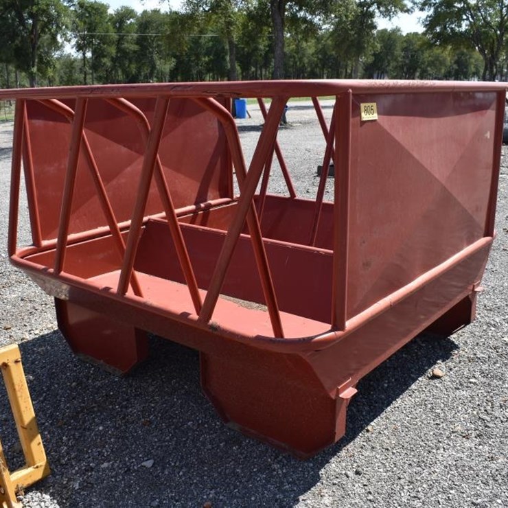 ROUND BALE HAY FEEDER