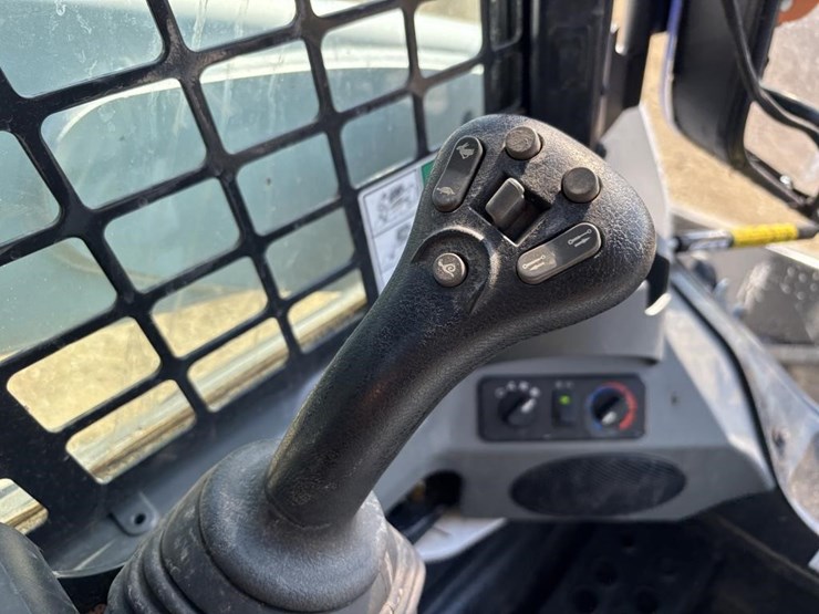 2024-bobcat-t770-image-22