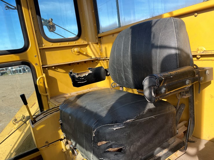 #2026-•-cat-no.12-road-grader-image-33