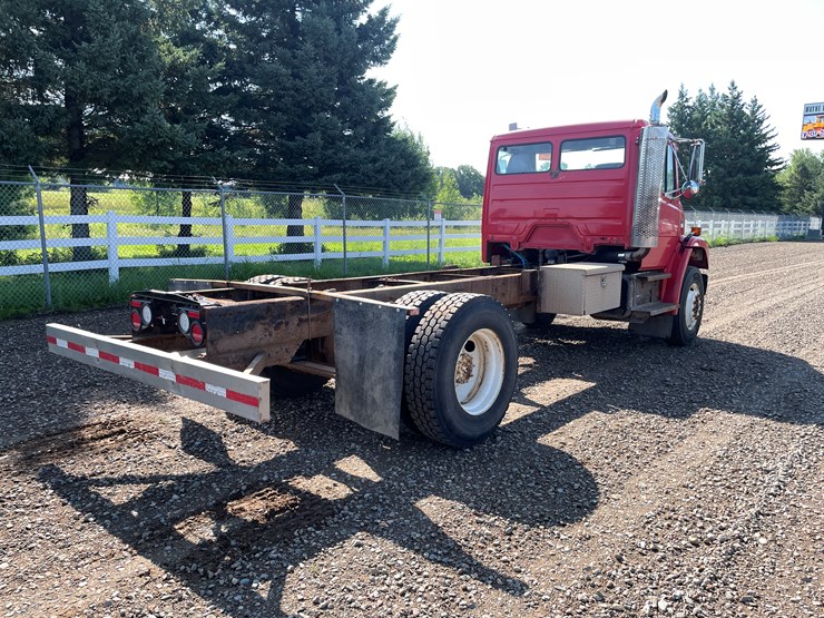 #2113-•-2003-freightliner-f170-cab-and-chassis-(has-mn-title)-image-5
