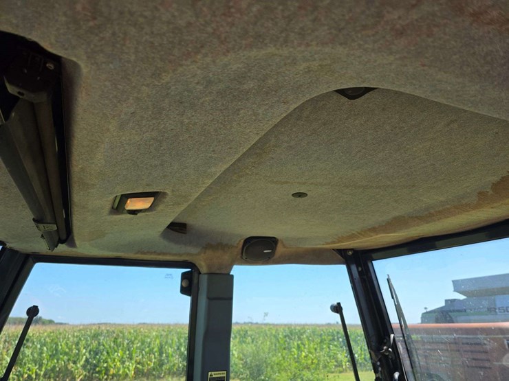 new-holland-lb75-image-38