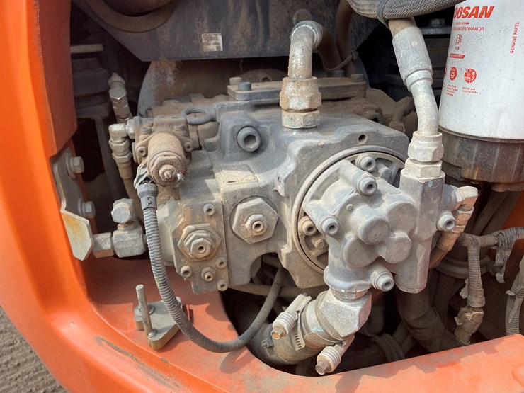 #2052-•-doosan-dx140llr-excavator-(cambridge,-mn)-image-13
