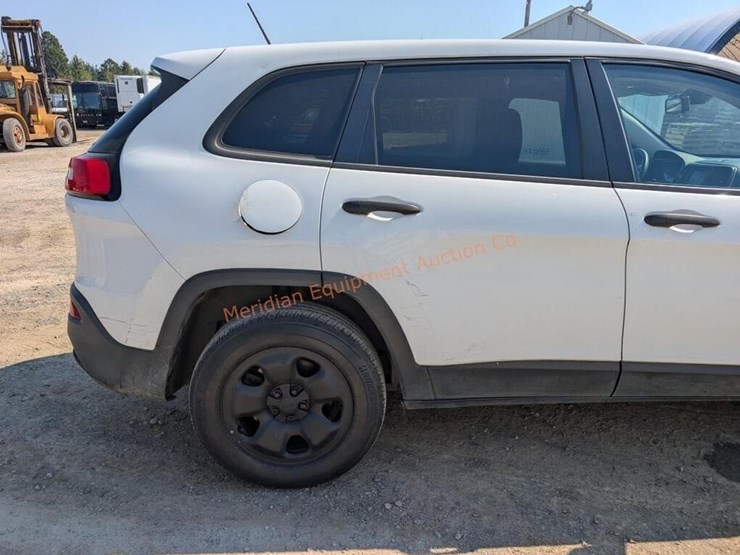 2017-jeep-cherokee-image-18