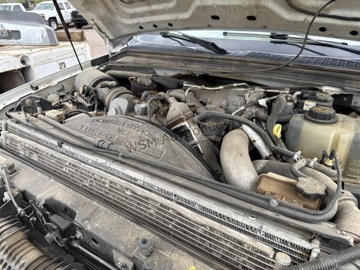 2010-ford-f550-image-11