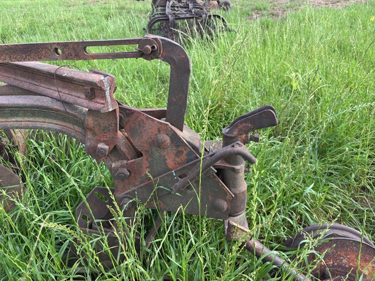 moline-5-bottom-14”-pull-type-plow-image-21