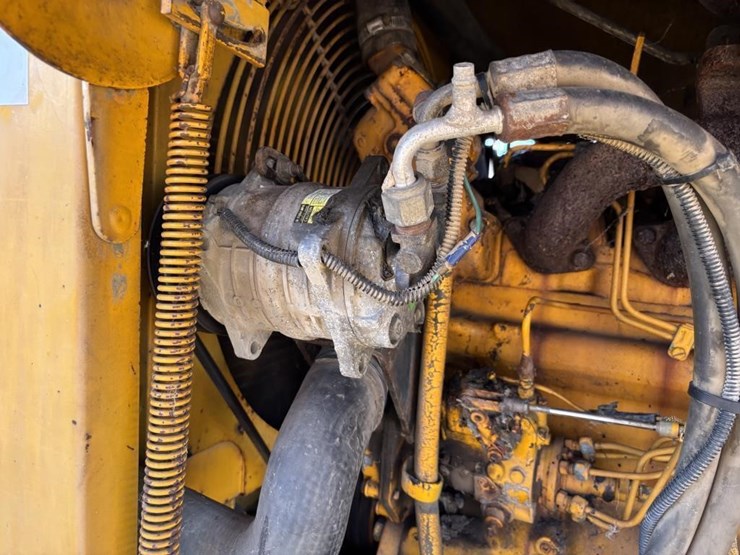 1991-deere-670b-image-48