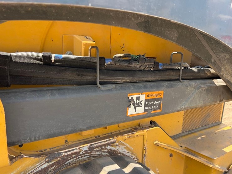 2020-deere-333g-image-14