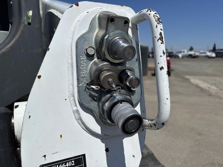 2017-bobcat-t740-image-13