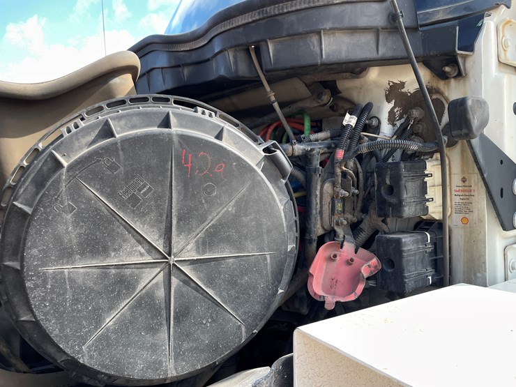#2116-•-2014-international-7600-crane/digger-truck-(has-mn-title)-image-41