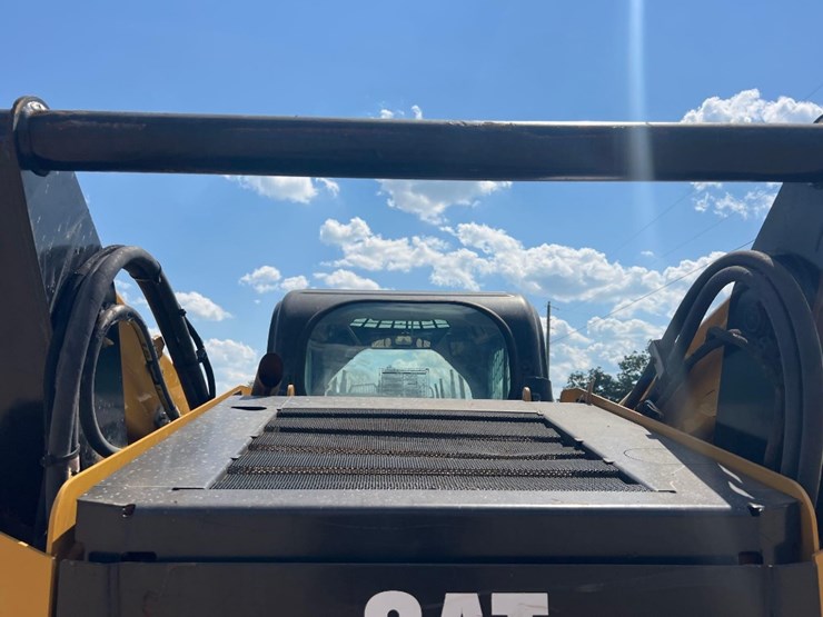 2015-caterpillar-299d-image-18