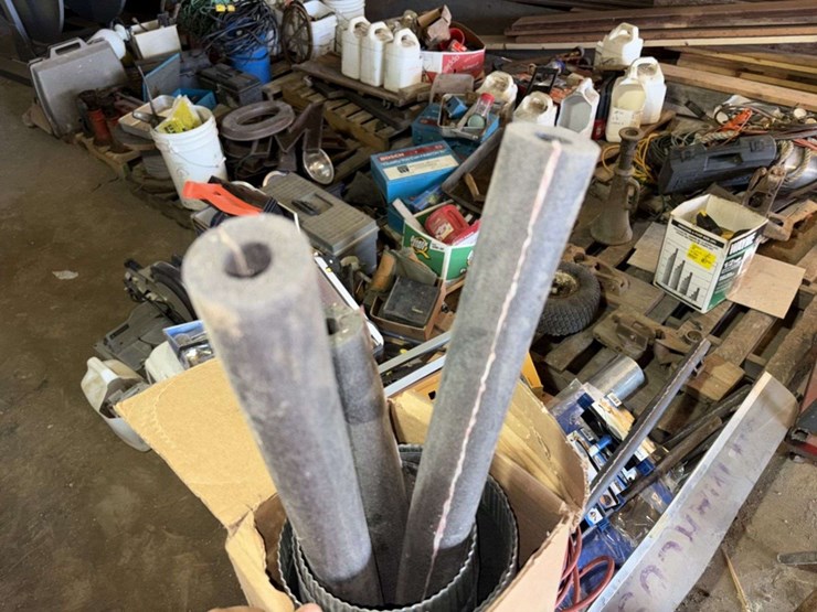 pallet-of:-stove-piping,-ridgid-table,-brushes,-foam-pipe-insulation ,-buying-all-for-one-money-image-8