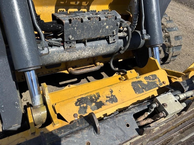 2019-deere-333g-image-12