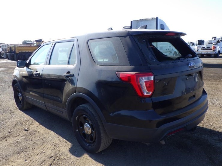 2017-ford-explorer-image-5