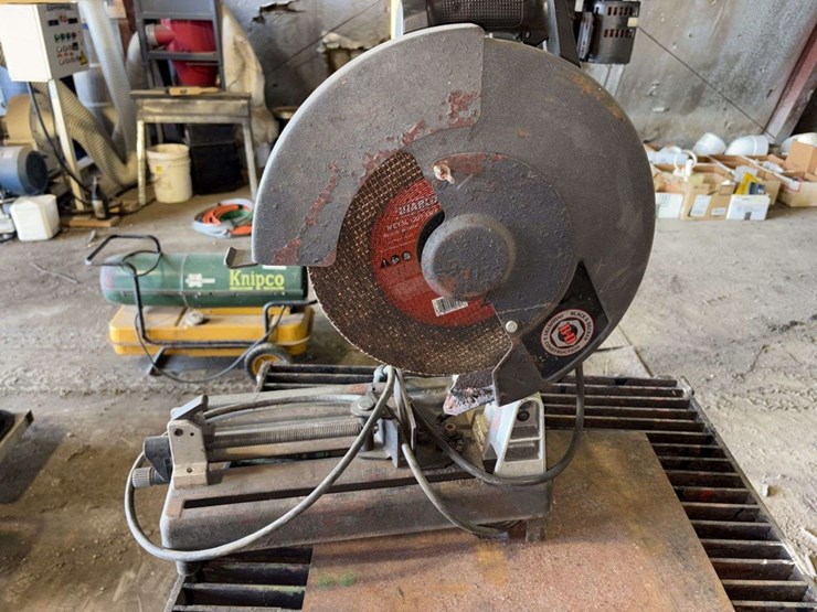 black-and-decker-14”-chop-saw-image-1