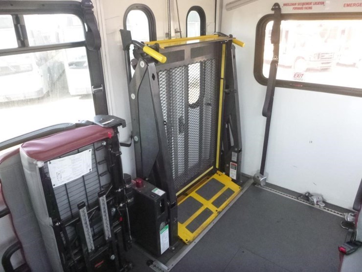 2017-ford-e450-image-8