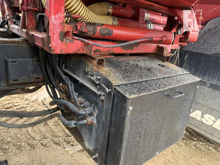 2010-case-ih-titan-3520-image-48