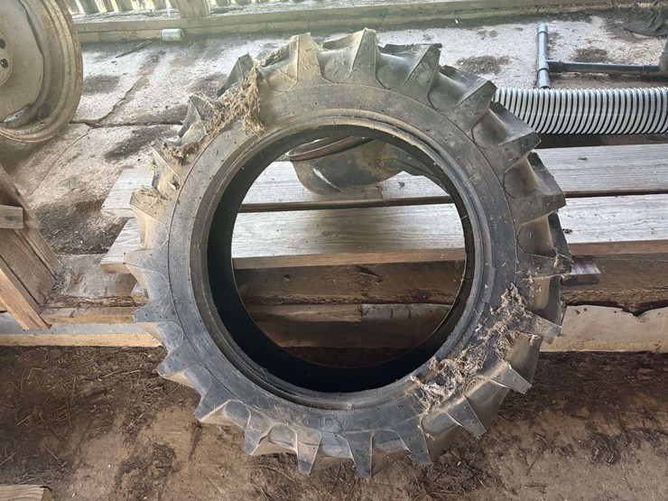 (2)-galaxy-9.5-24-tires-image-9