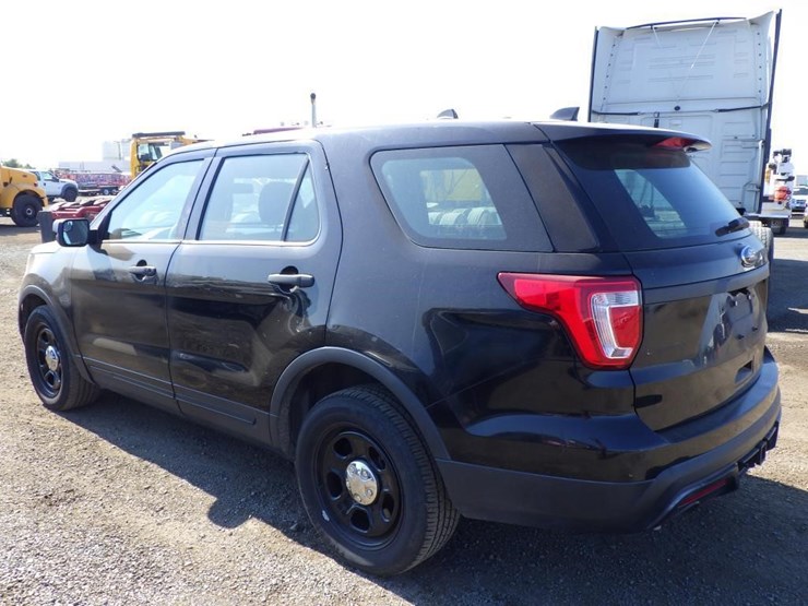 2017-ford-explorer-image-4