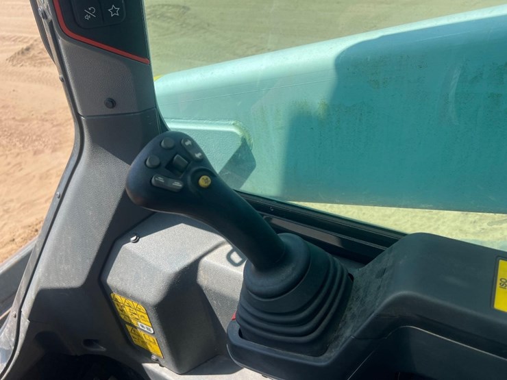 2022-bobcat-t76-image-27