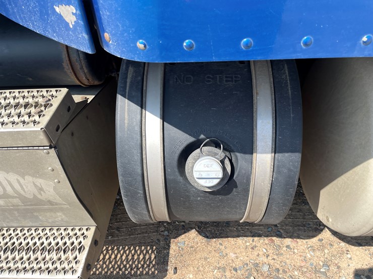 #2108-•-2012-peterbilt-truck-tractor-(has-mn-title-in-delay)-image-24