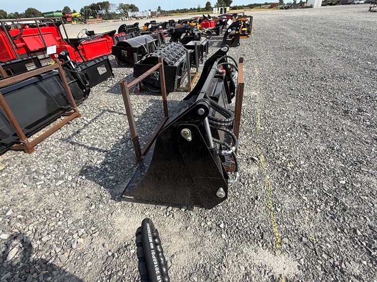 #2000-•-#26265-•-unused-giyi-72"-skid-steer-bucket-fkhd722507242-image-6