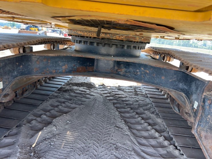 2018-caterpillar-320-image-27