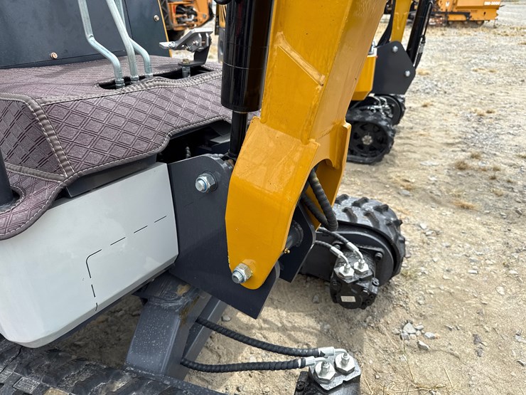 #220-•-#26490-•-unused-cfg-xz20r-mini-excavator-image-18