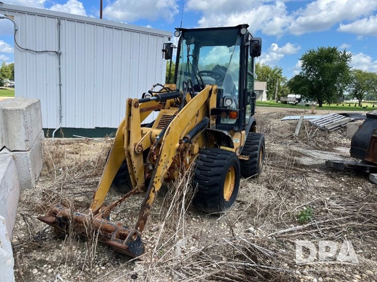 2015-caterpillar-903c-image-2