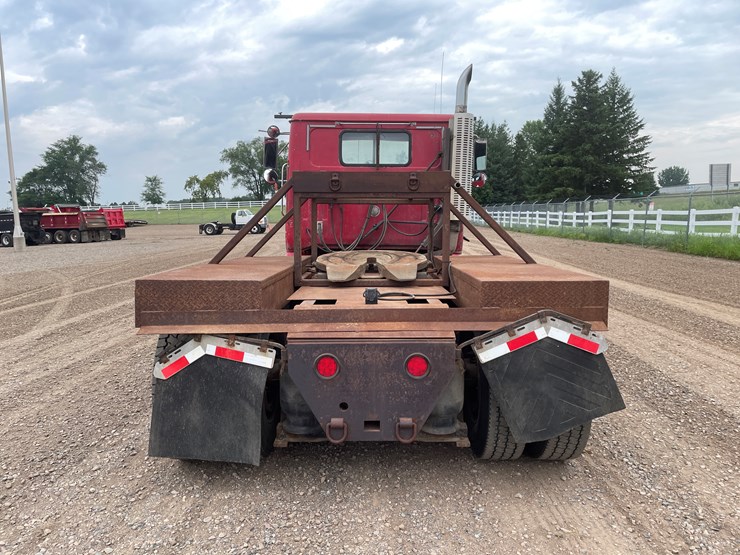 #2107-•-1997-volvo-truck-tractor-(has-mn-title-in-delay)-image-5