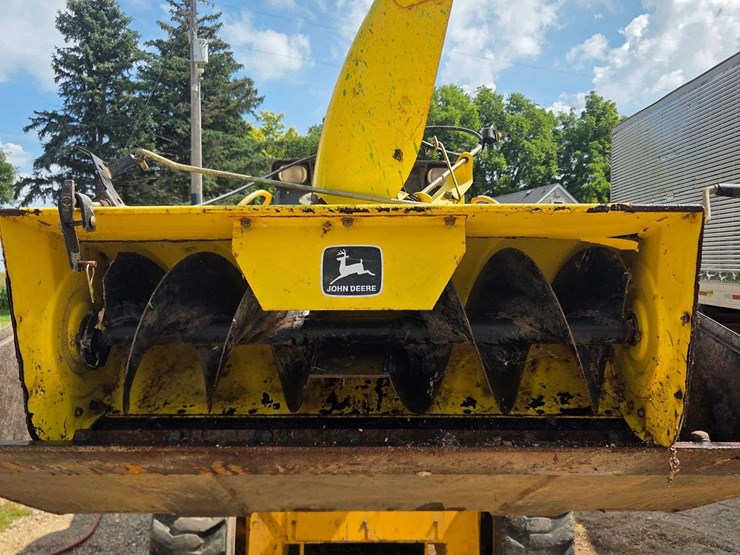 john-deere-la-image-1