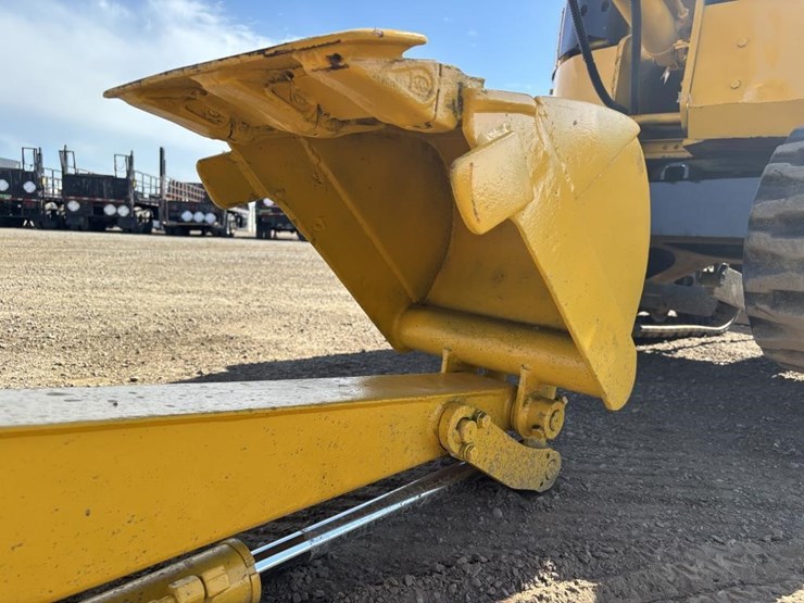 komatsu-pc12-image-10