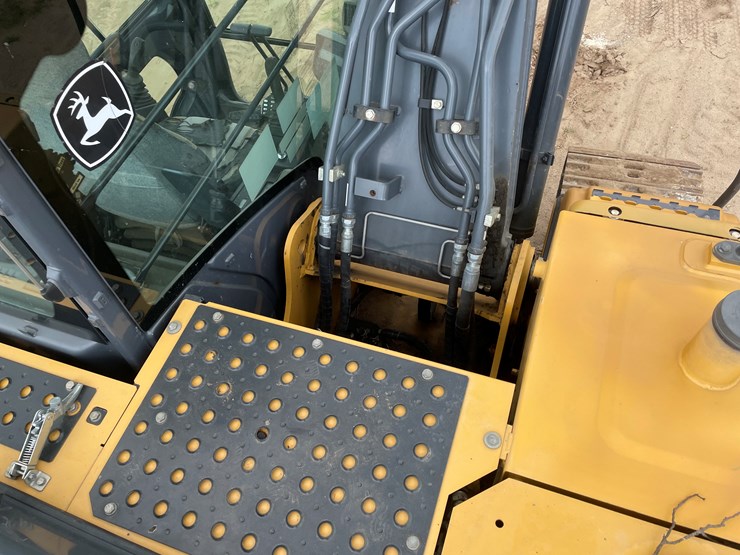 deere-160d-lc-image-52