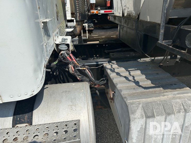 2001-freightliner-dry-tender-truck-(cp0656,-unit-28070)-image-5