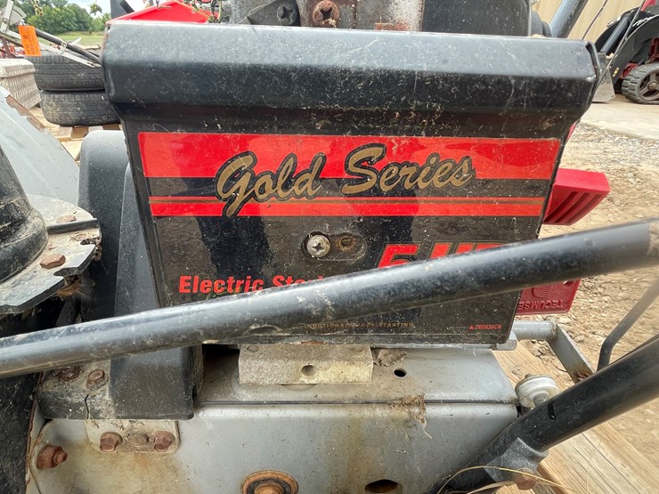 #9633-•-yard-machines-snowblower-image-4