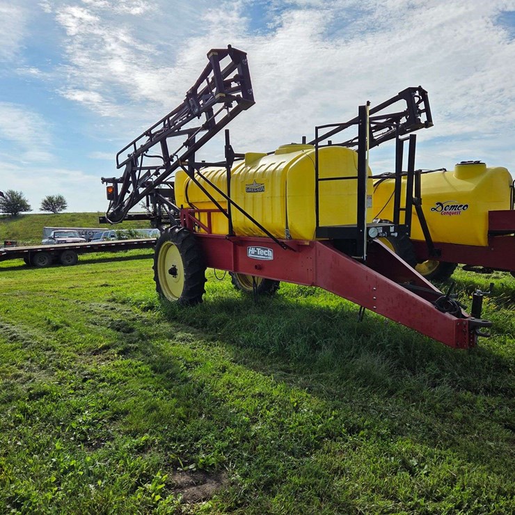 Gregson Sprayer, 60’ Boom, Adjustable Axles, 1000 Gallon Tank, 100 Gallon Rinse Tank, 12.4 x 38” Tir