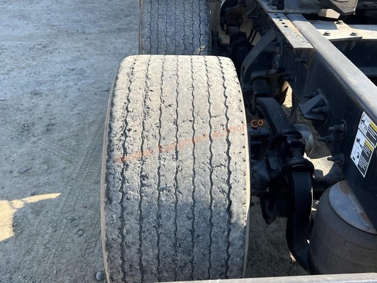 2016-peterbilt-579-image-21