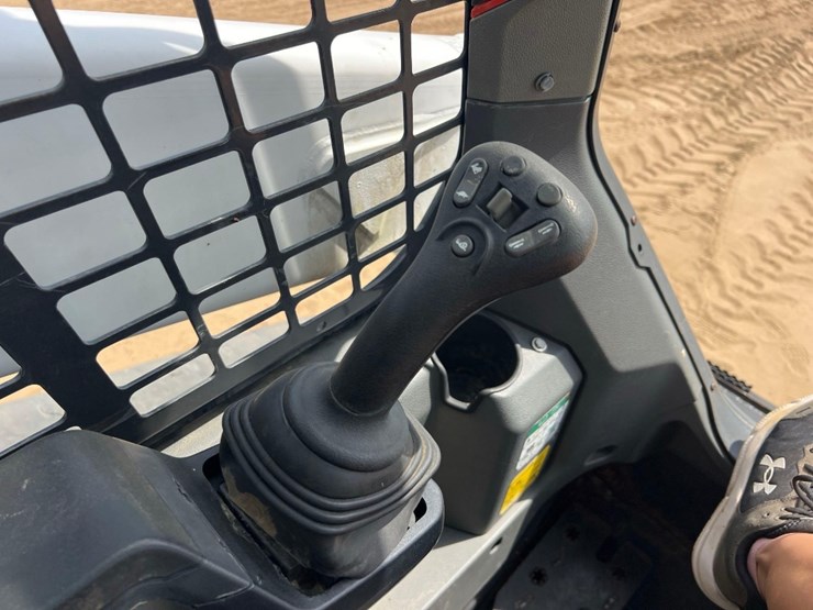 2020-bobcat-t76-image-27