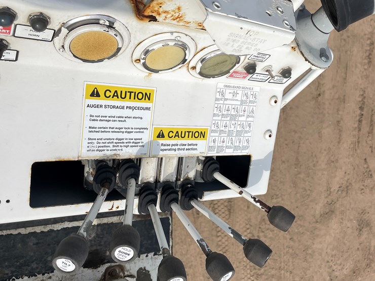 #2116-•-2014-international-7600-crane/digger-truck-(has-mn-title)-image-38