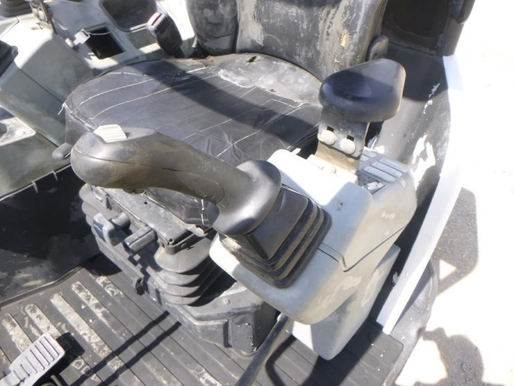 2016-bobcat-e32-image-20