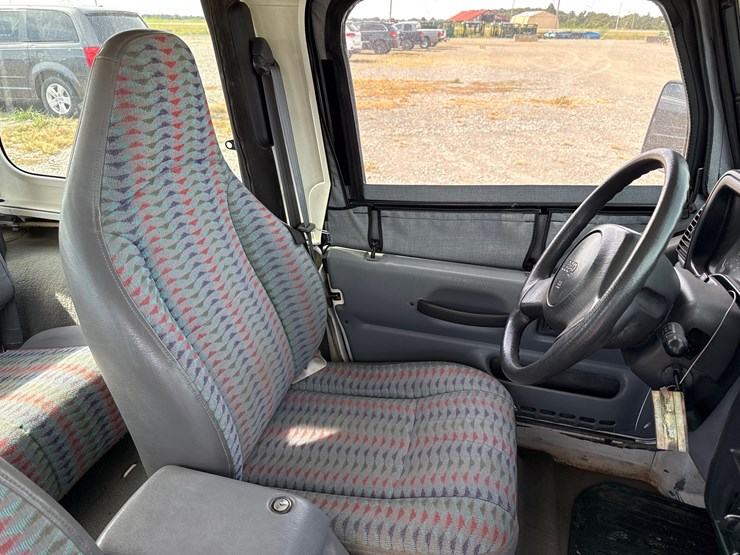 1997-jeep-wrangler-image-34