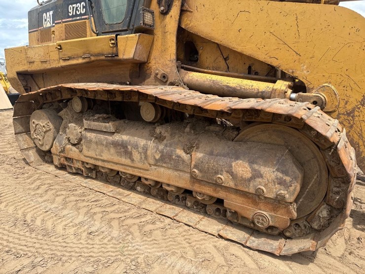 2002-caterpillar-973c-image-13