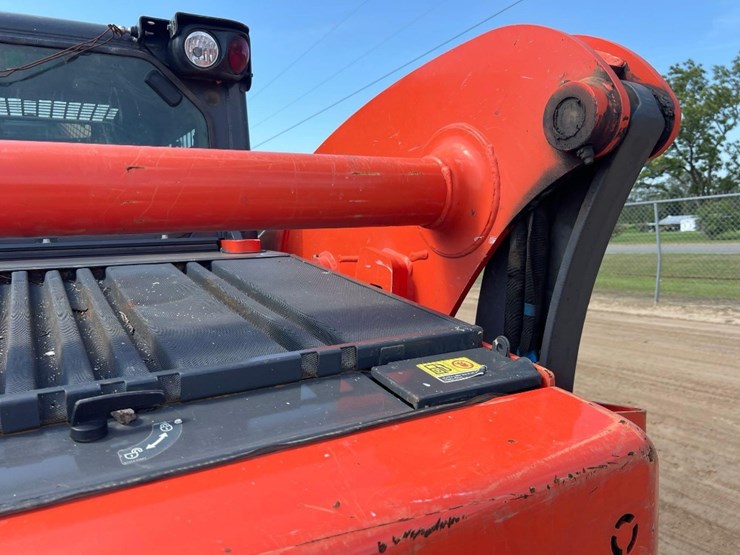 2022-kubota-ssv75-image-18