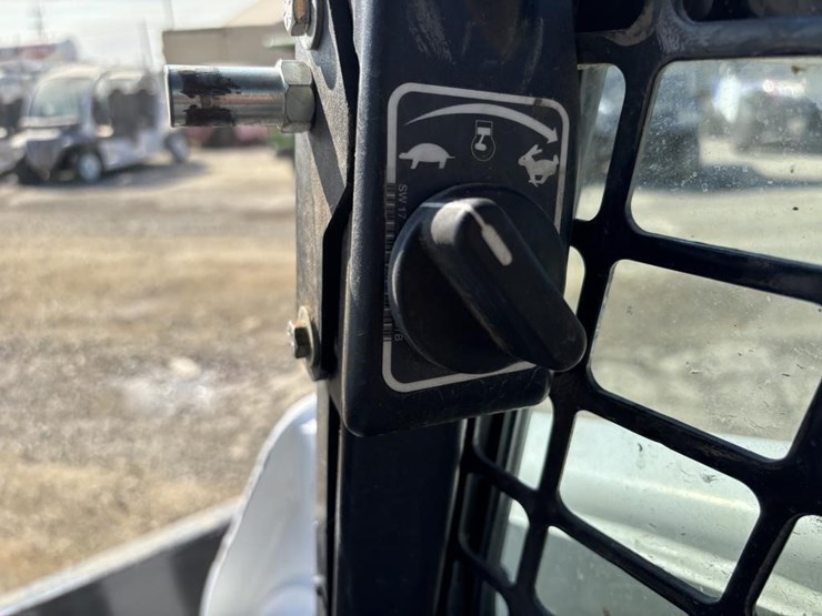 2024-bobcat-t770-image-26